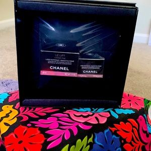 COPY - Chanel Le Lift crane fine and Chanel Le Lift creme Yeux.